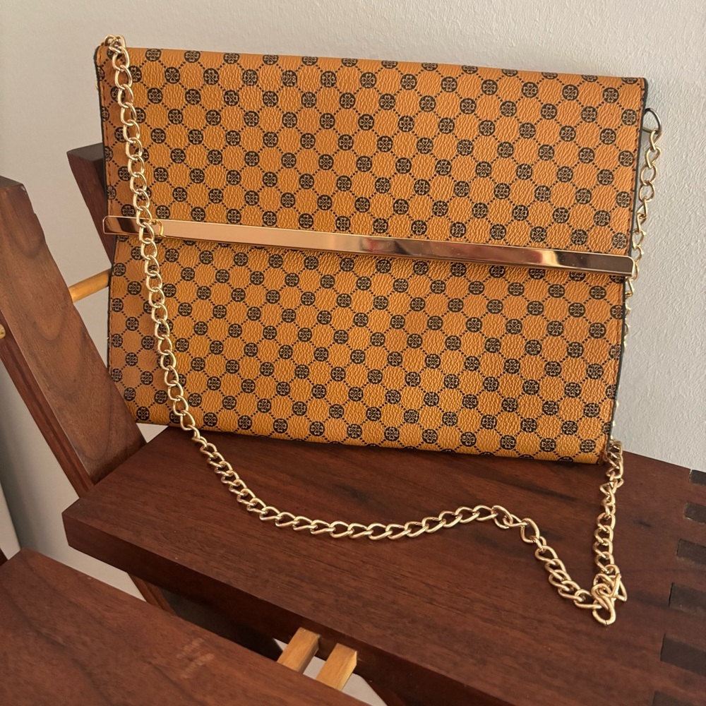 Tan, Brown, And Gold‎ Envelope Purse Classic Style Handbag Small Clover Pattern